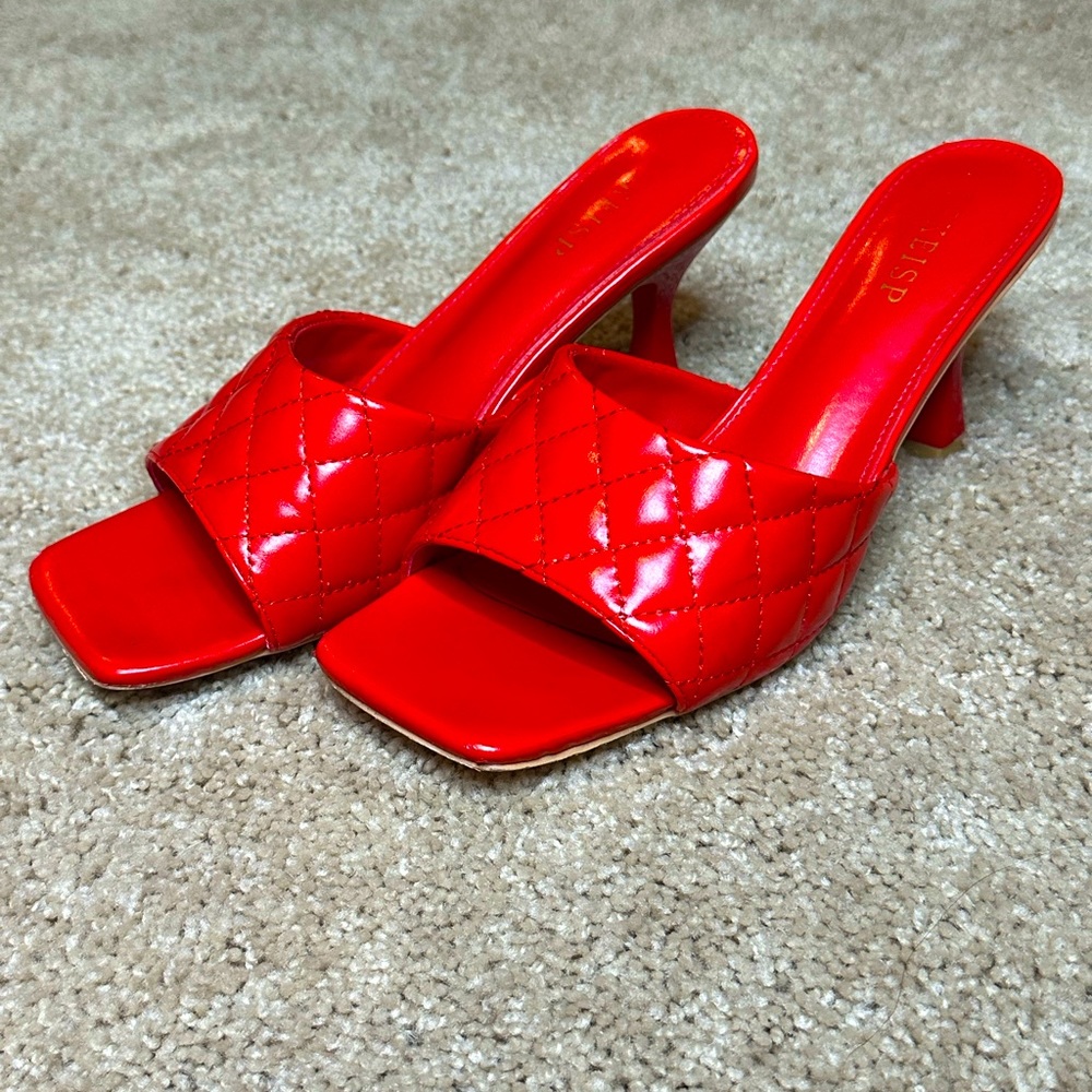 HOT CHERRY RED TUFTED SQUARE OPEN TOE HEEL! Super comfy & super stylish! Size 10